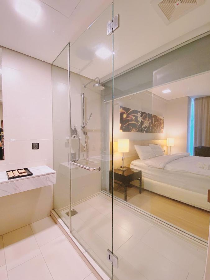 Straits Suite By C Homestay Malacca Exterior foto